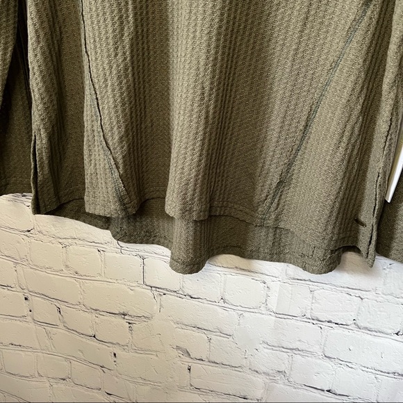 O’Neill Long Sleeve Waffle Knit Top Mickey Green Size Medium NWT - Picture 8 of 13